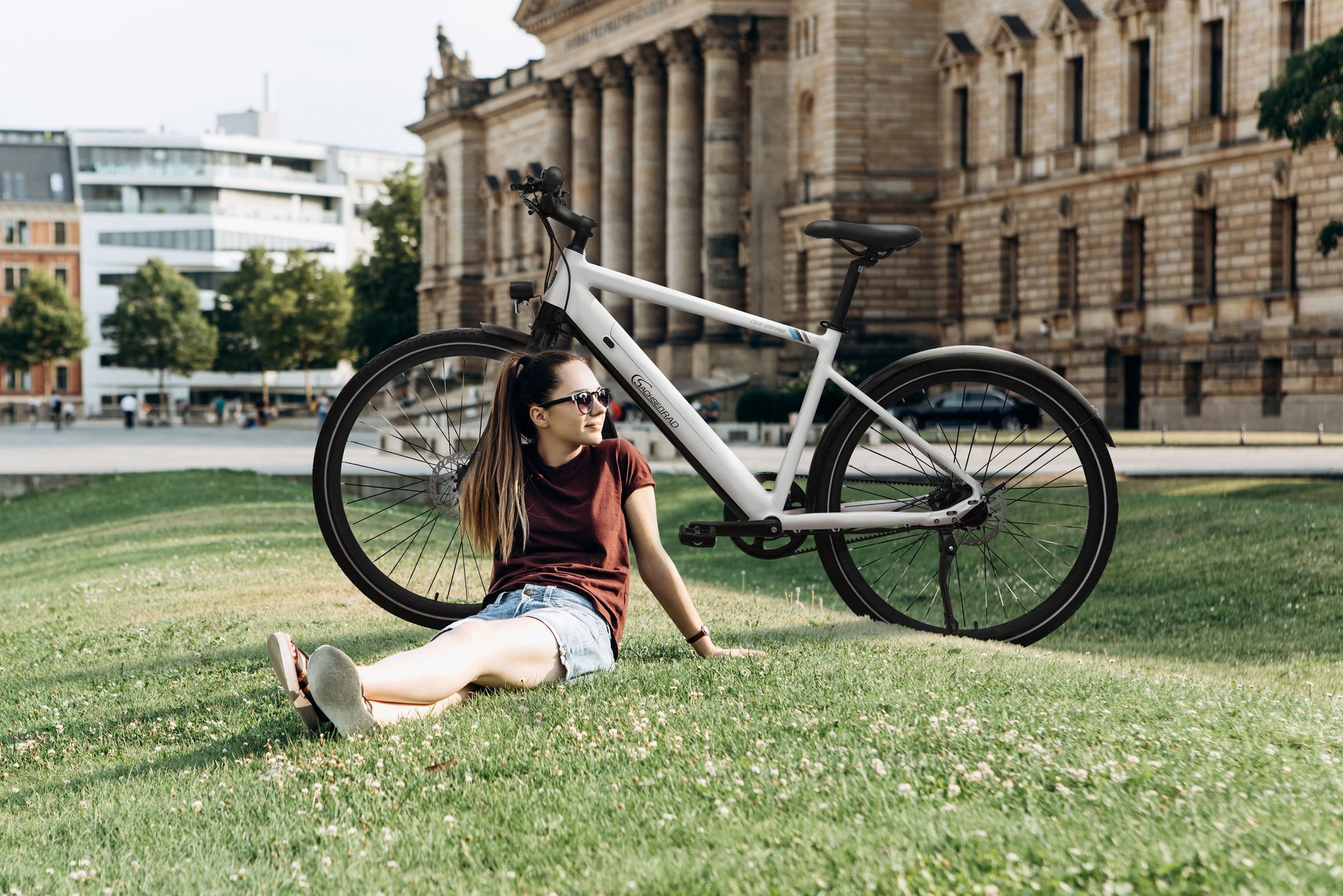 urban trekking e-bike c3t The SachsenRAD CityBike C3T is a beautiful and lightweight e-bike for the city and for trekking tours with a low-maintenance belt drive. The 28-inch e -bike